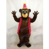 Ours brun d'anniversaire avec le costume de mascotte de gilet et de chapeau