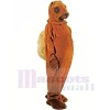 Une mascotte écureuil brun moyen